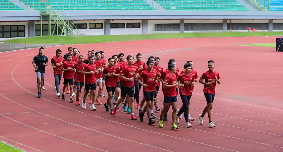 Latihan jasmani Makala Taruna di Bekasi